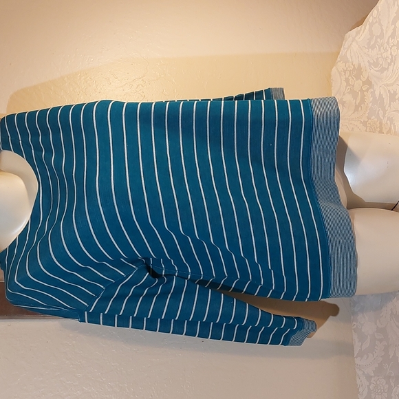 Lands' End Tops - Lands End reversible sports tee. Size M. Pre-owned like new.